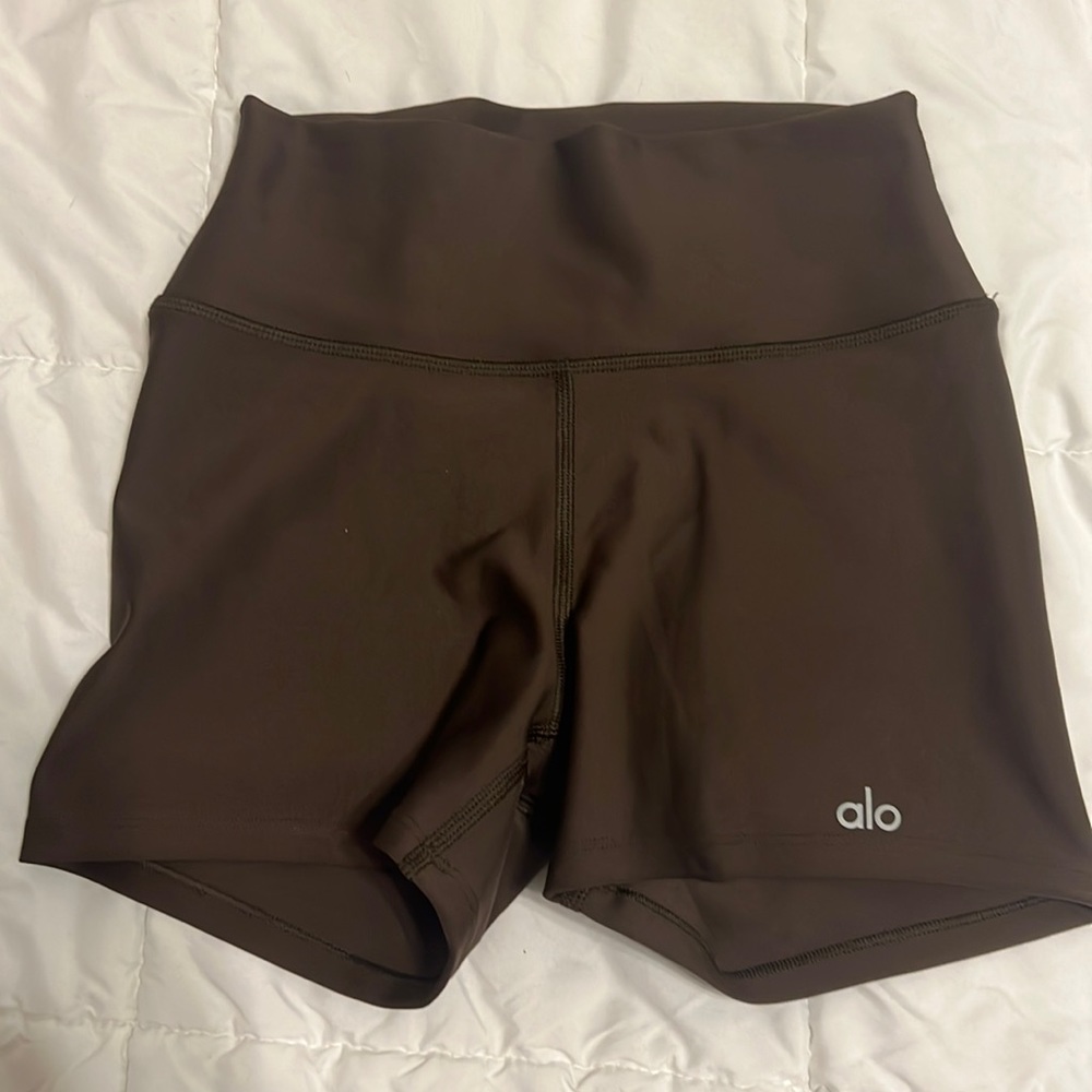 COPY - Alo 3” airlift espresso shorts